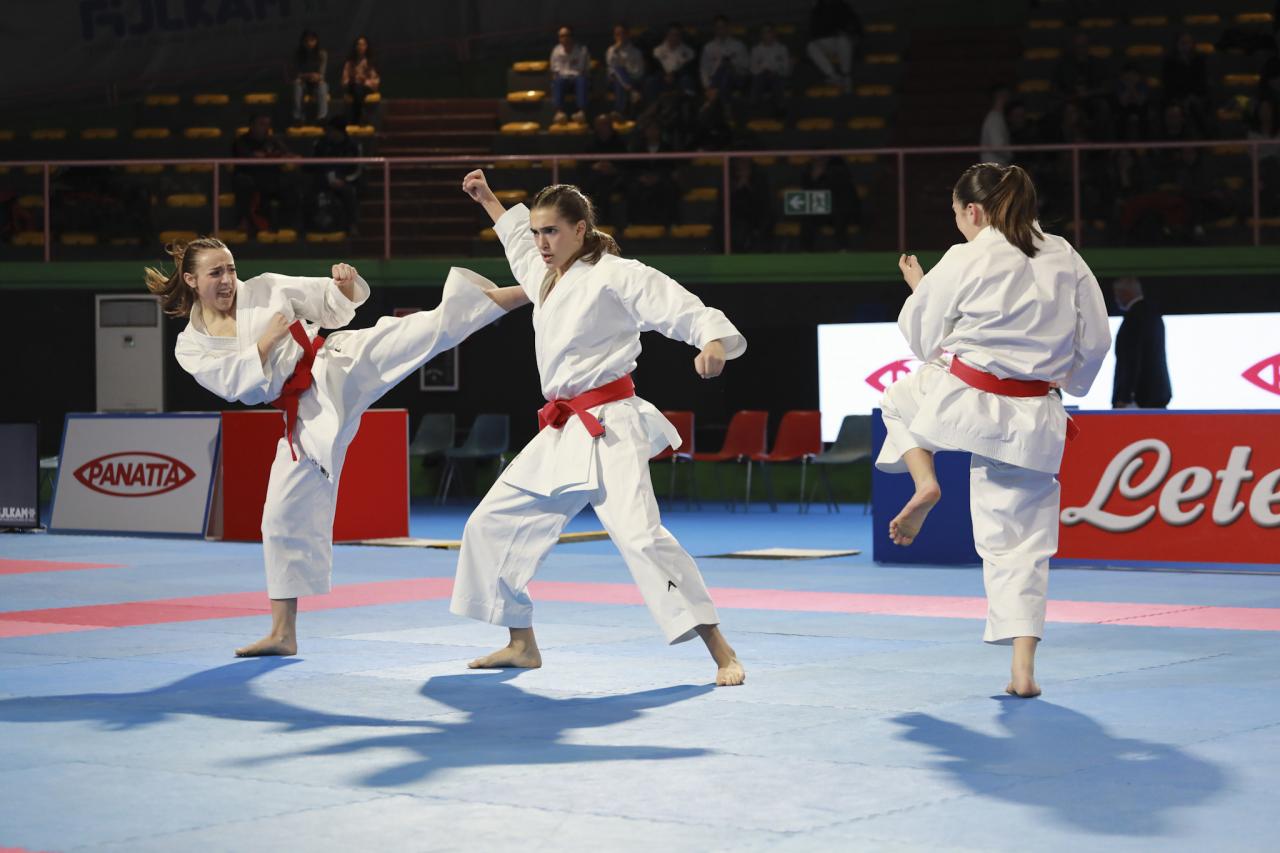 images/karate/large/campionato_ita_karate_sq_f_giovanili_karate_riccione_vs_master_rapid_12_1.jpg