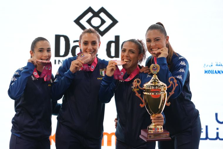 squadra f kumite bronzo mondiali dubai