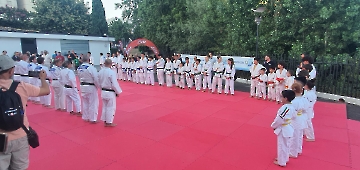 cd627a9e-41ee-4206-a690-54d31a2f216c