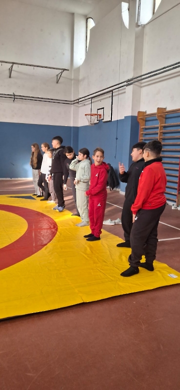 A scuola di lotta  La Lotta Olimpica tra i banchi di scuola.