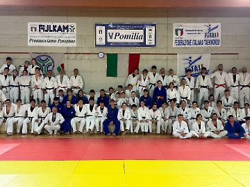Allenamento congiunto di lotta e judo presso la Pomilia: tecnica, condivisione e crescita