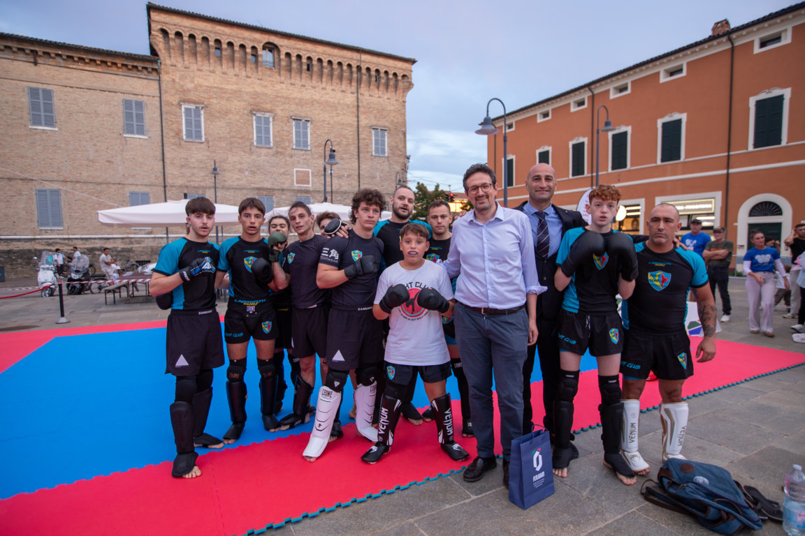Fight Village 1 arti marziali miste amatoriali con il sindaco Alessandro Barattoni
