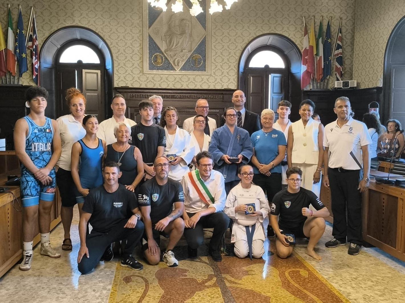 images/emilia_romagna/medium/la_Delegazione_dei_tecnici_e_atleti_di_tutte_le_discpline_intervenute_allevento.jpeg