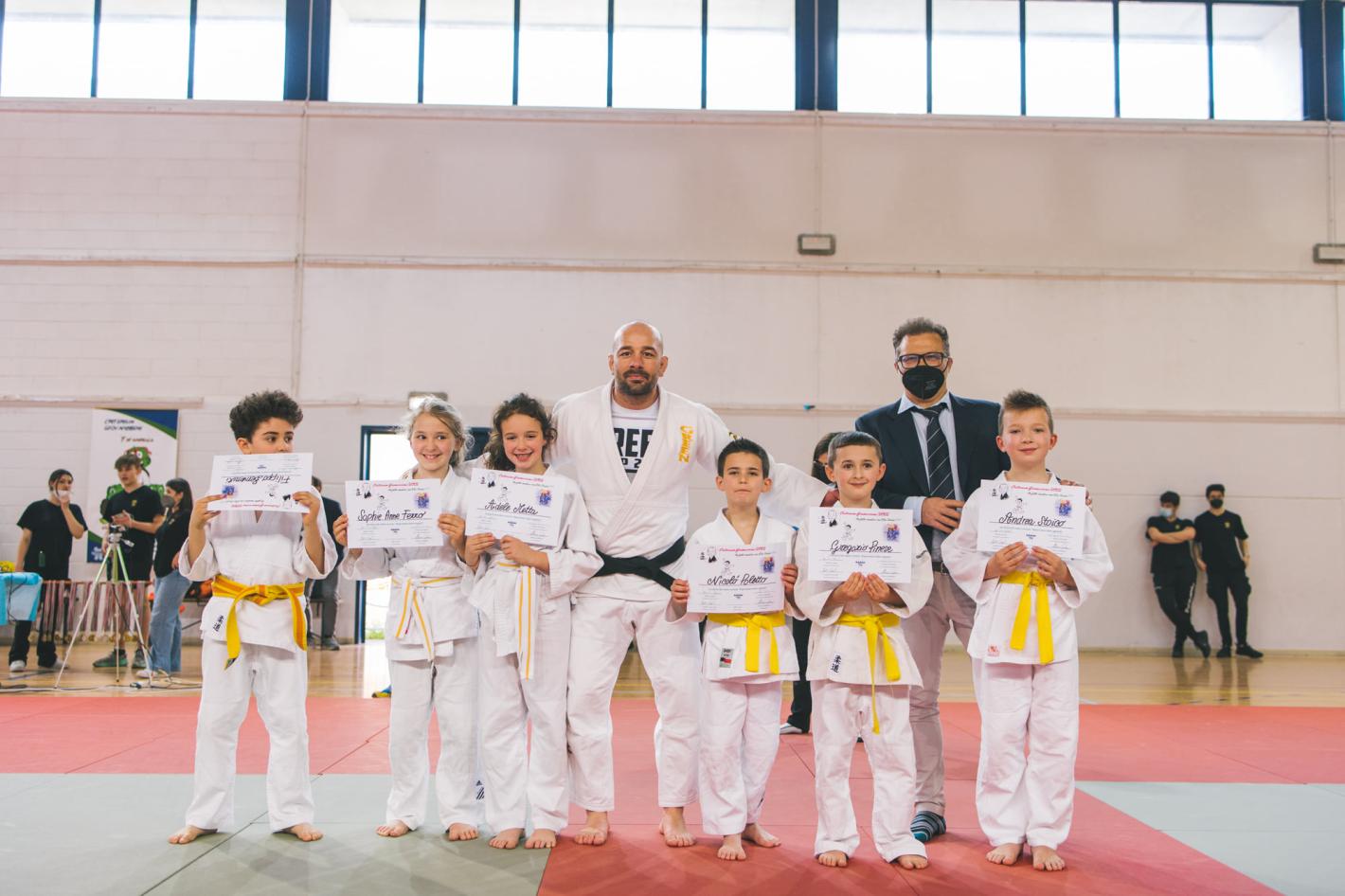 images/friuli_venezia_giulia/2022/medium/premiazione_video_contest_con_Elio.jpg