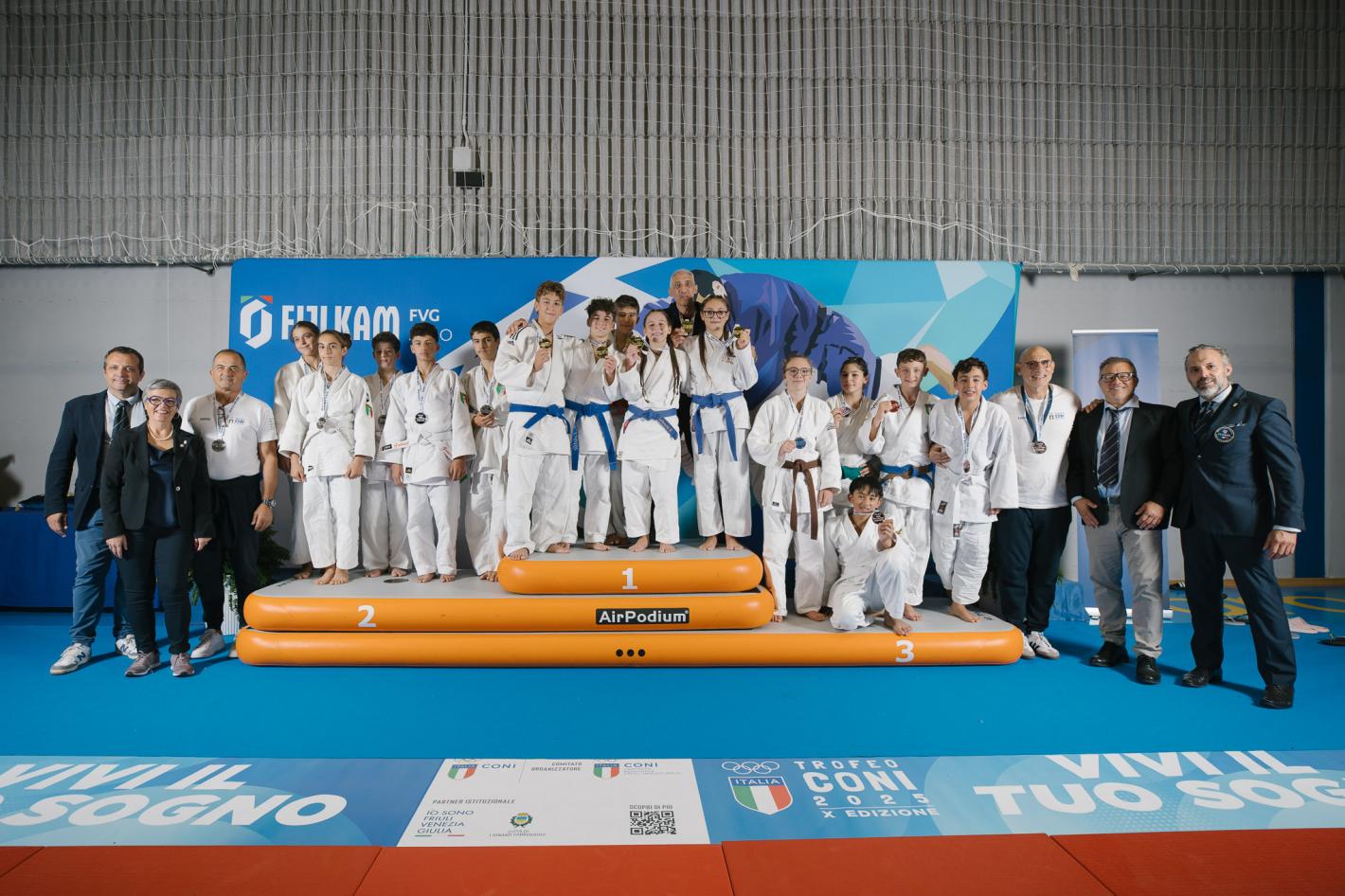 images/friuli_venezia_giulia/2025/medium/TROFEOCONI_2025_PODIO_JUDO.jpg