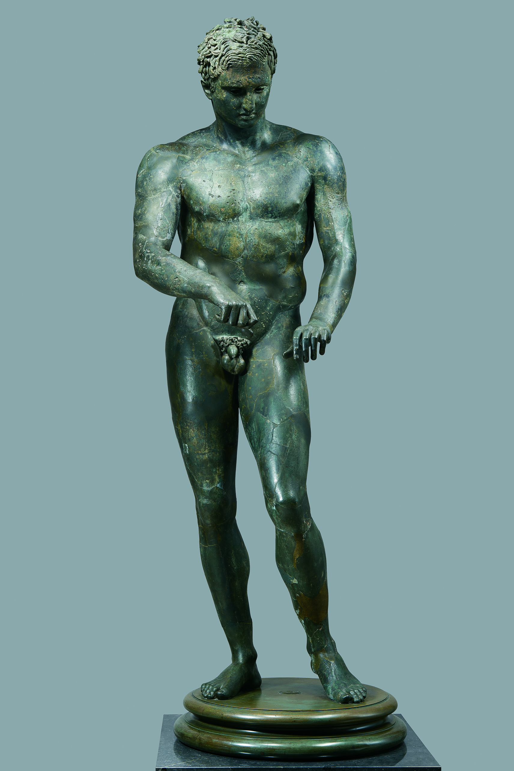 Древнегреческие атлеты. Лисипп Апоксиомен. Статуя Апоксиомена Лисипп. Поликлет Апоксиомен. Древнегреческие статуи спортсменов Апоксиомена.