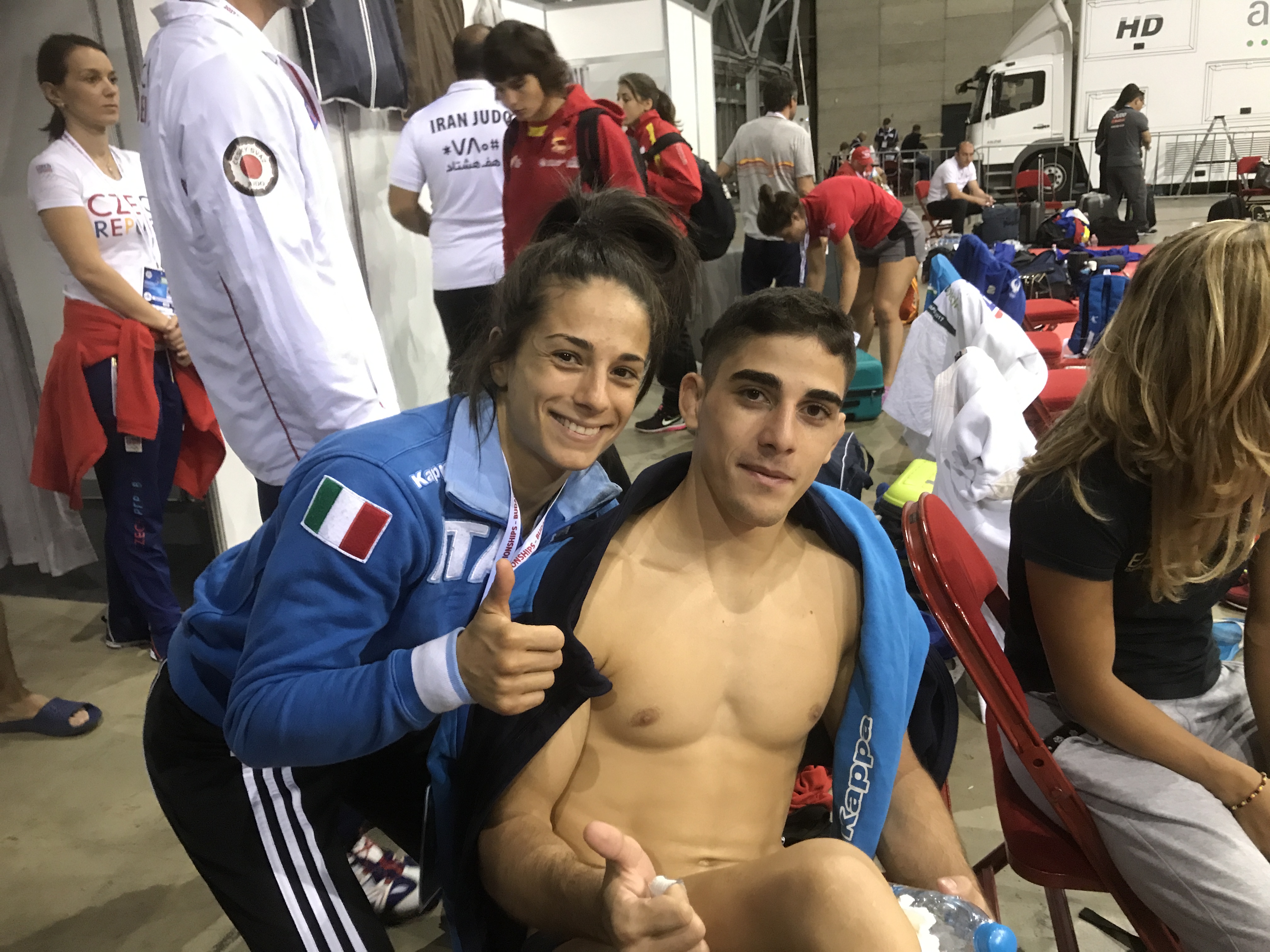 Mondiali day 1, Milani e Manzi a testa alta