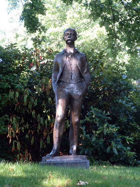 4. Statua di De Coubertin