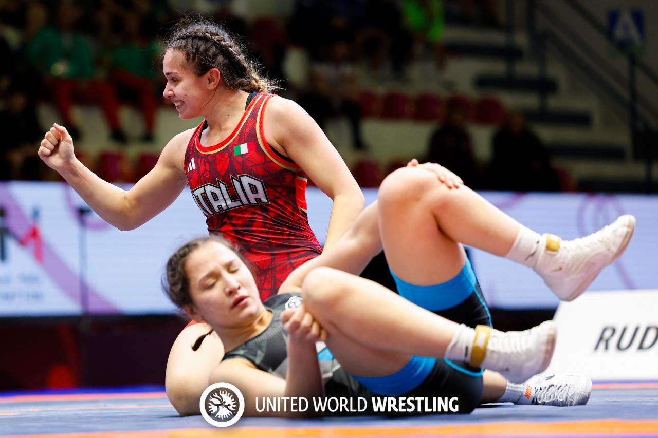 images/LOTTA/large/59kg_WW_-_Aurora_Russo_ITA_df._Evgeniia_Ogorodnikova_UWW_0200-X4.jpg