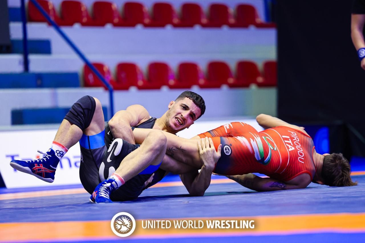 images/LOTTA/large/61kg_FS_-_Ebrahim_Mahdi_Khari_IRI_df._Simone_Vincenzo_Piroddu_ITA_0198-X4.jpg