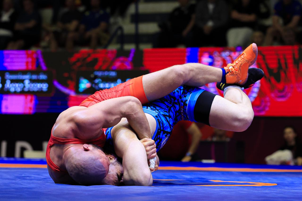 images/LOTTA/large/97kg_GR_-_Nikoloz_Kakhelashvili_ITA_df._Artur_Omarov_CZE_0250.JPG