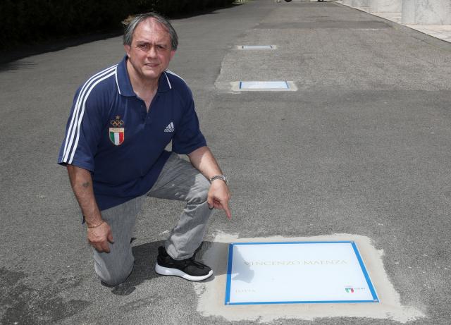 svelata la mattonella della Walk of Fame dedicata a Vincenzo Maenza