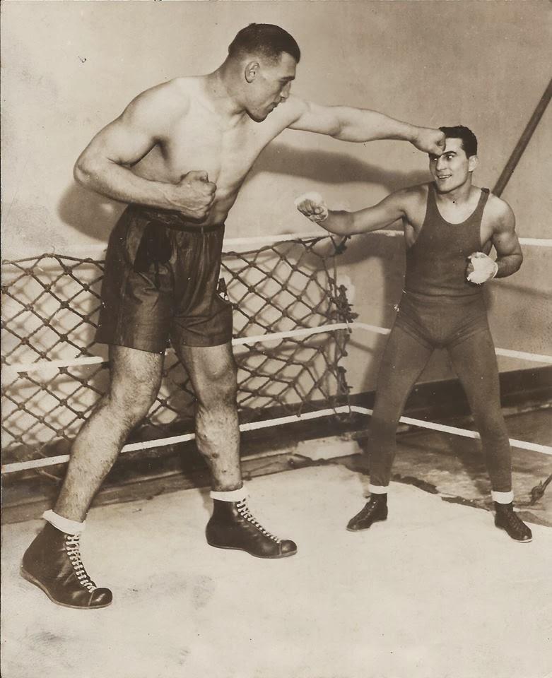 images/NewsFederazione/large/primo-carnera-and-fidel-labarbara-flyweight-champ-c-1929.jpg