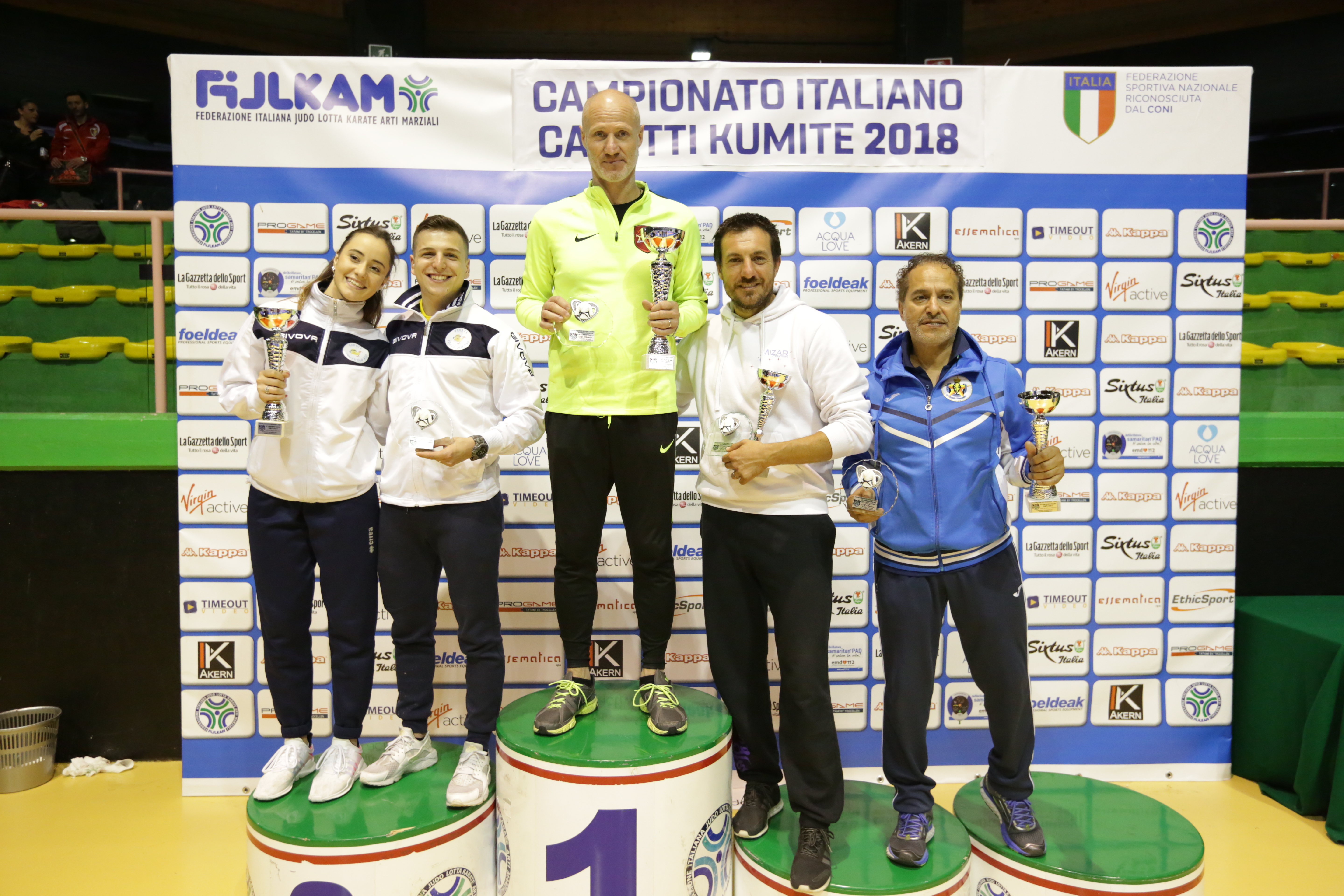 images/karate/Foto_podi_societa___campionato_karate_femminile_5maggio.JPG