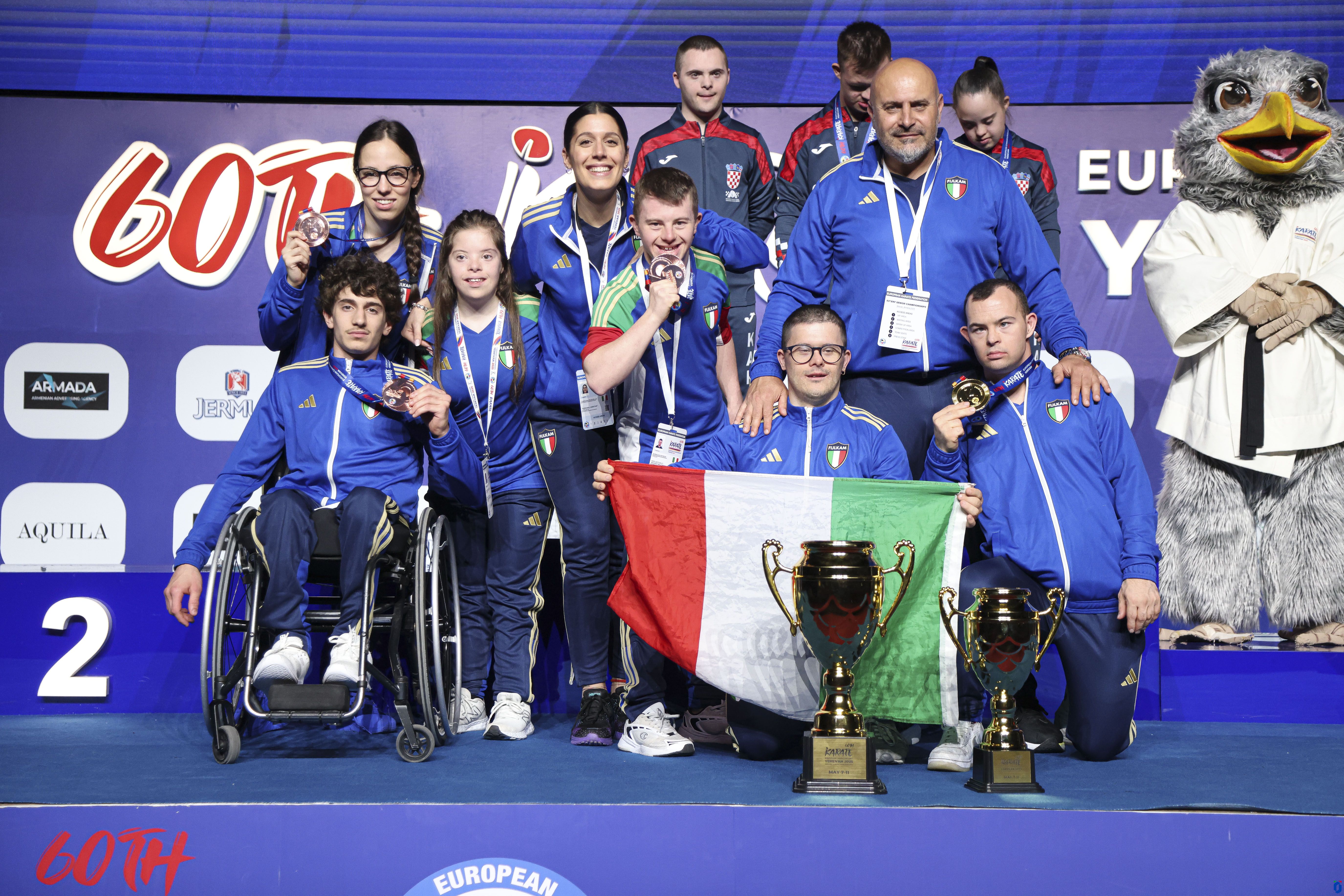 Squadra Parakarate Nicosanti e medaglie
