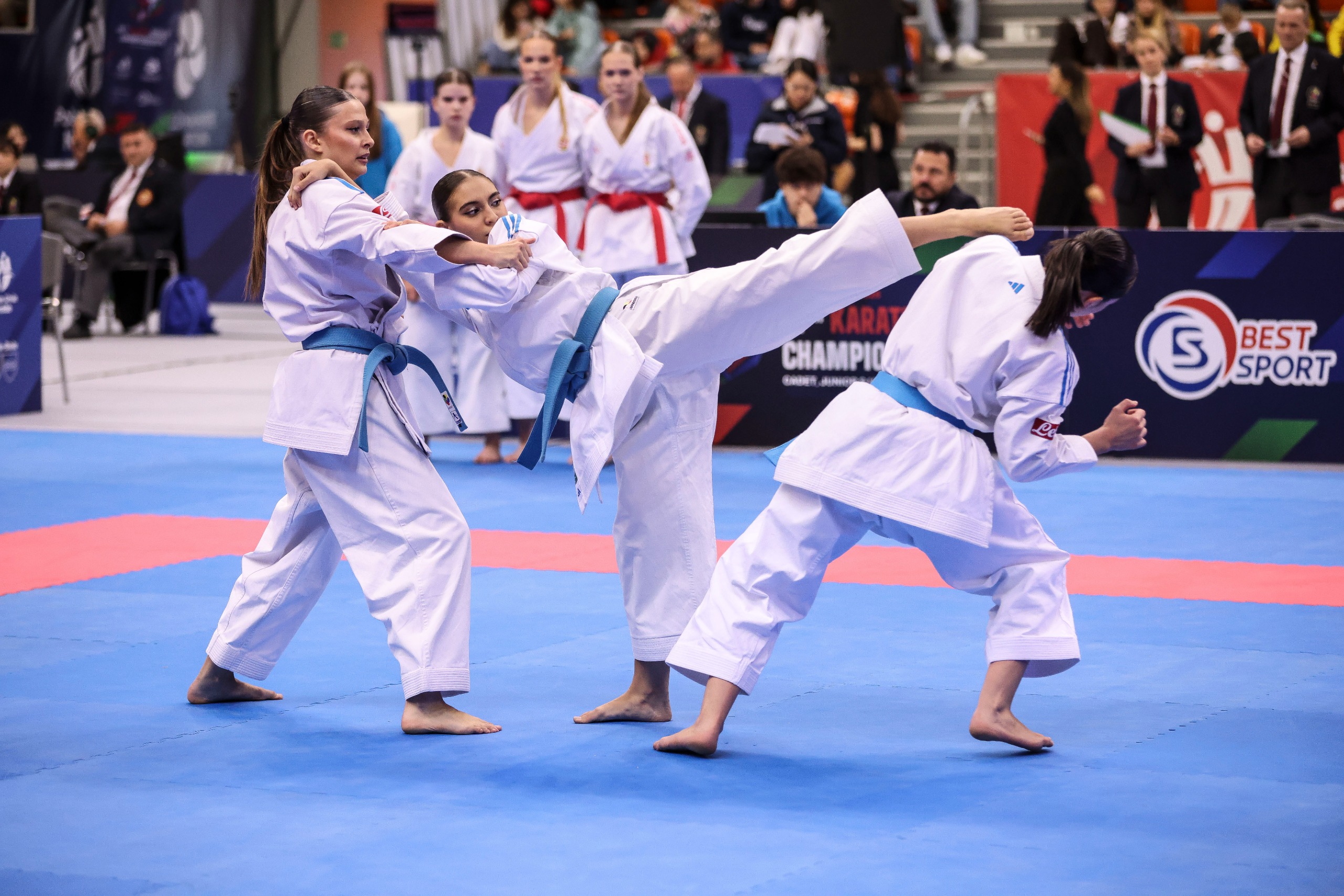 Squadra femminile kata Mondiali Giovanili 2026 J C