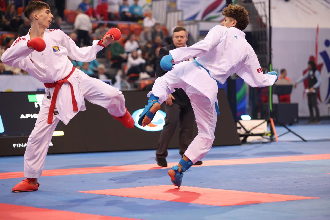 images/karate/large/Europei_Giovanili_Karate_2025_-_Carmine_Apicella_in_azione_in_finale.JPG