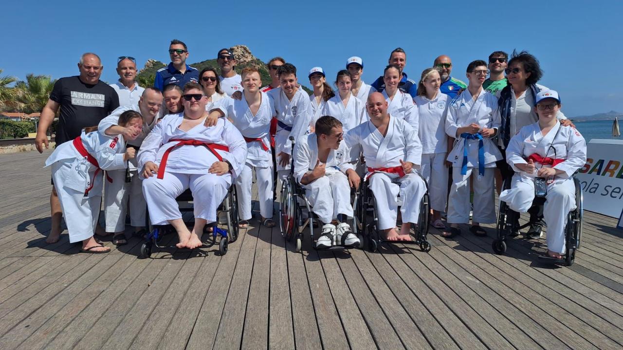 images/karate/large/Parakarate_beach_2025.jpeg