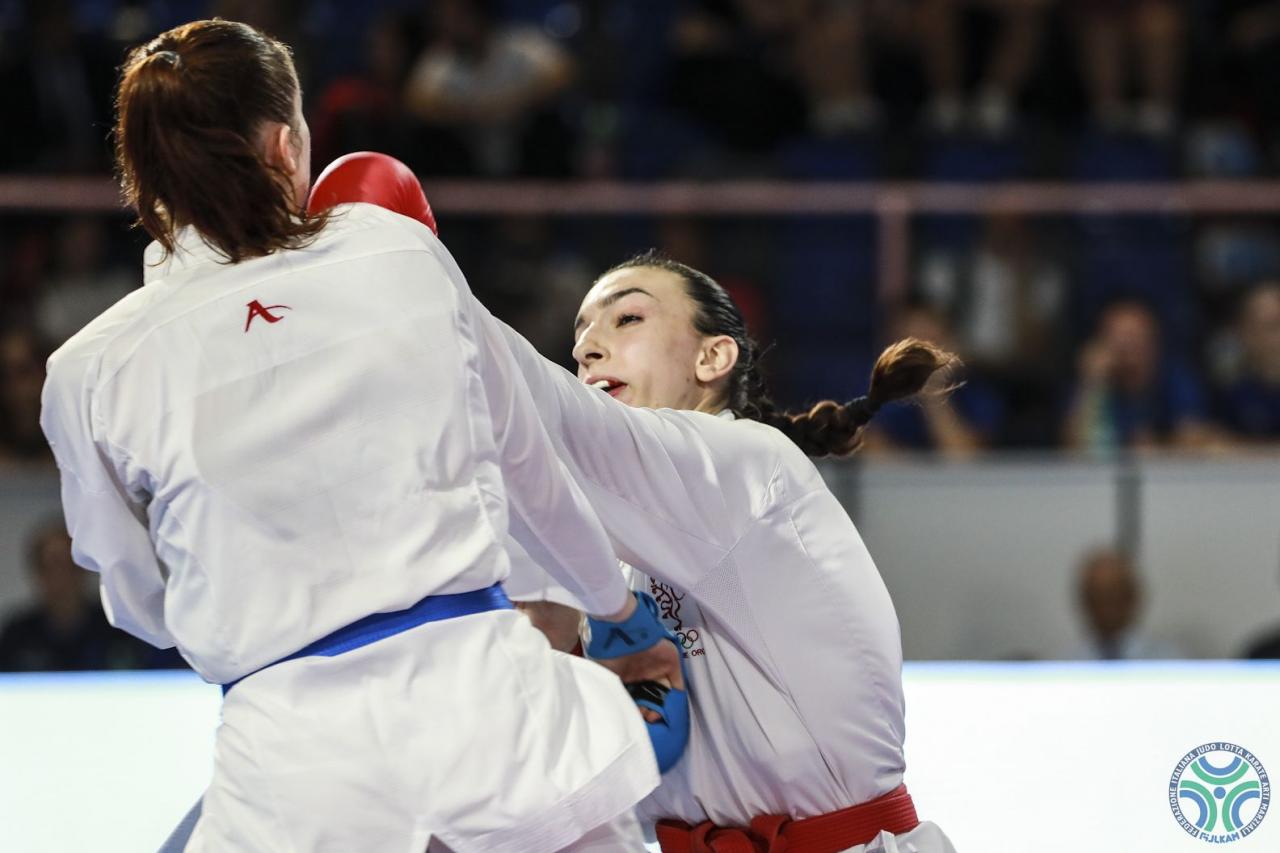 images/karate/large/campionato_ita_assoluti_karate_f_61kg_graziosi_vs_delbono_5_1_20230604_1865190229.jpg