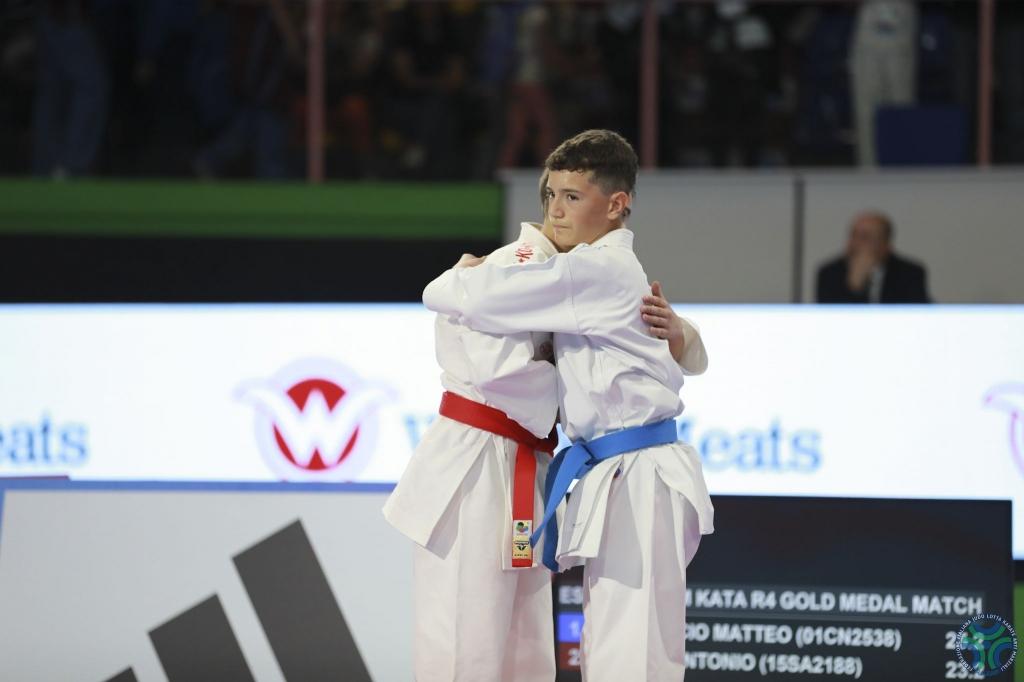 images/karate/large/campionato_ita_eso_m_kata_siotto_vs_narduccio_14_1_20230506_1349855622.jpg