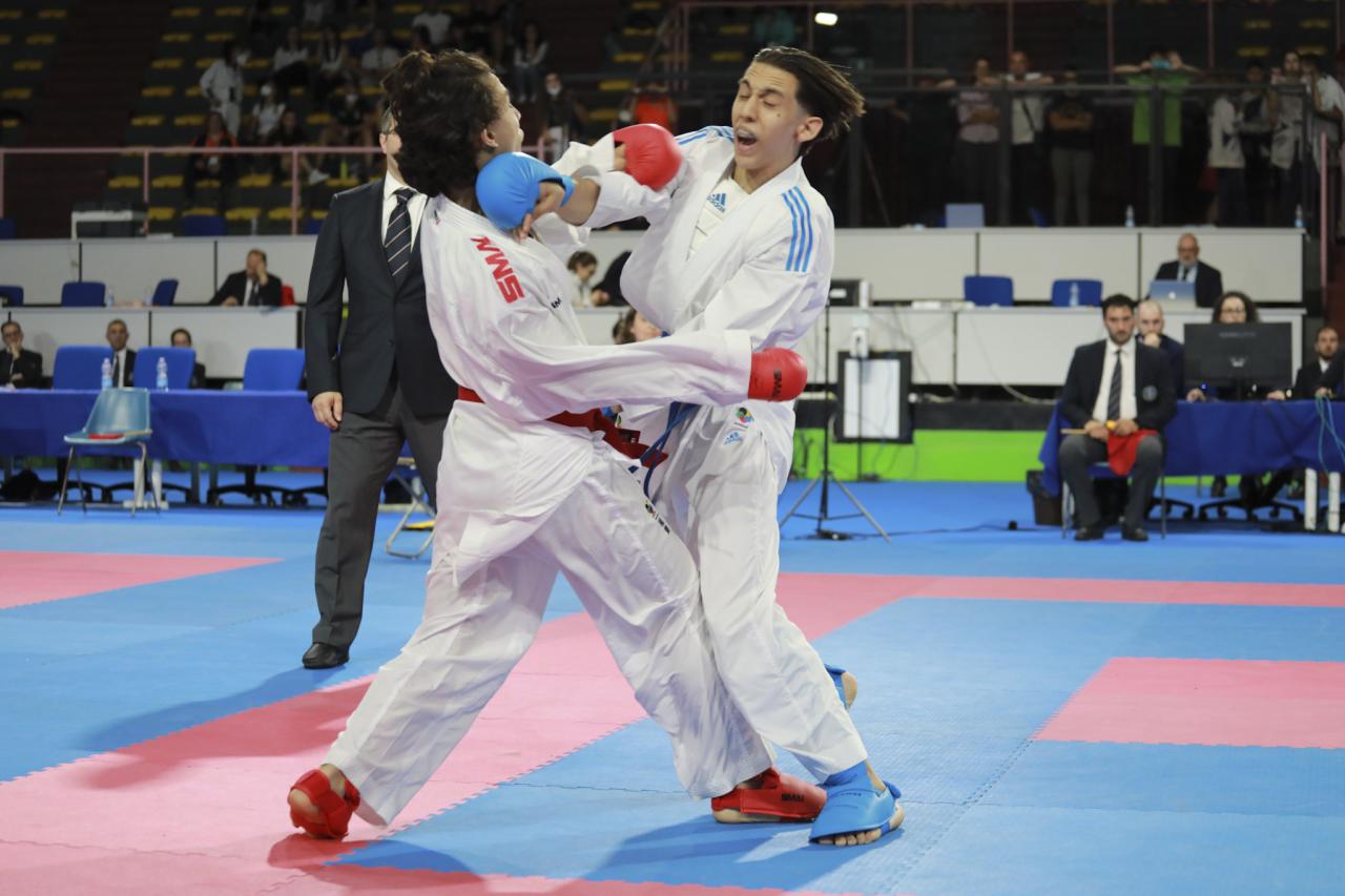 images/karate/large/campionato_italiano_juniores_karate_kumite_61kg_m_califano_vs_astarita.jpg