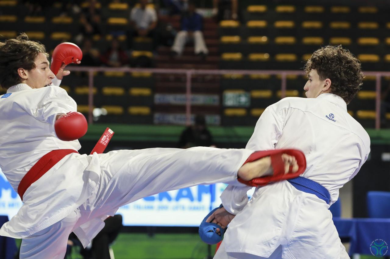 images/karate/large/campionato_italiano_karate_ku_cadetti_m_70kg_esposito_vs_tommasino_5_1_20231023_1007048835.jpg