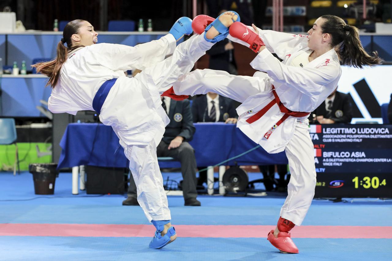 images/karate/large/campionato_italiano_karate_ku_juniores_41-48kg_f_legittimo_vs_bifulco_1_1.jpg