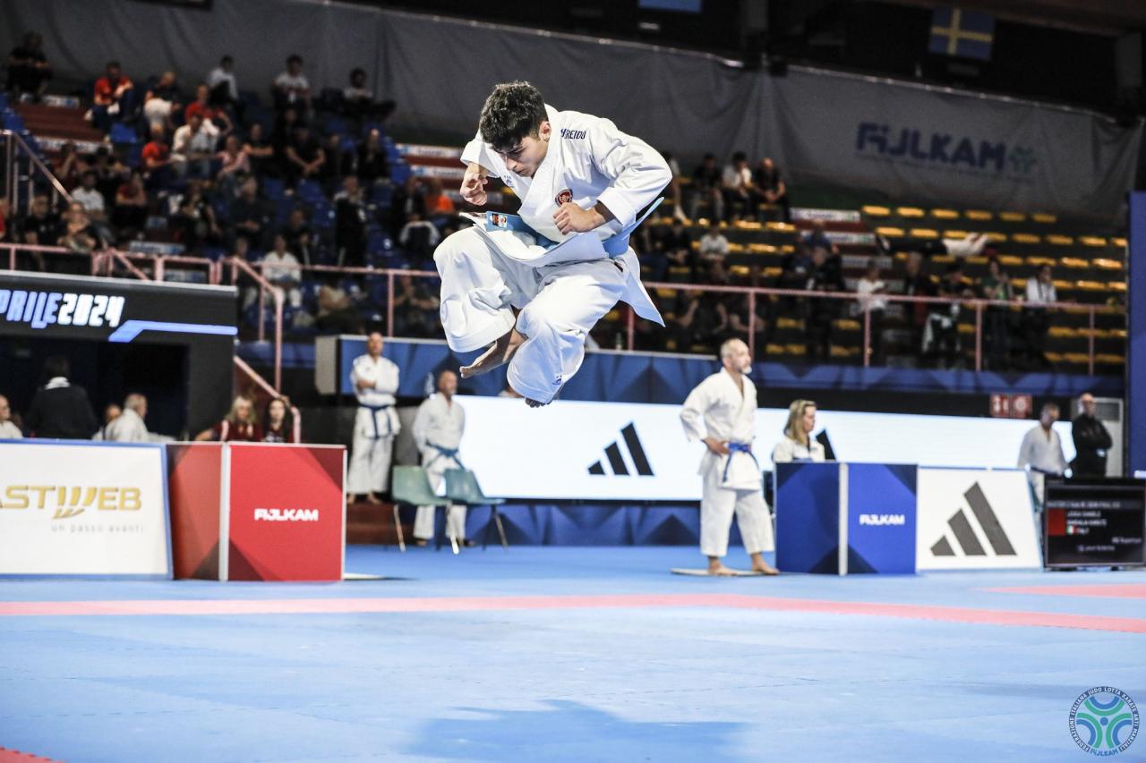 images/karate/large/campionato_italiano_karate_u21_kata_m_pappalardo_vs_polsinelli_12_1_20240428_1929231895.jpg