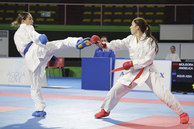 images/karate/large/karate_assoluti_kumite_f_50kg_molgora_vs_agus__2_1_20211016_1634580898.jpg