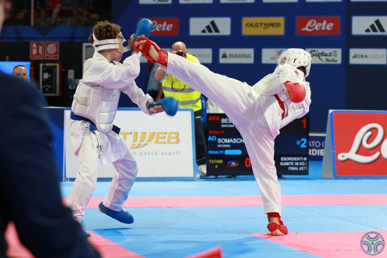 images/karate/large/karate_camp_ita_esord2024_kumite38m_besuttiluca_vs_somaschinifilippo_9_20240602_2020590091.jpg