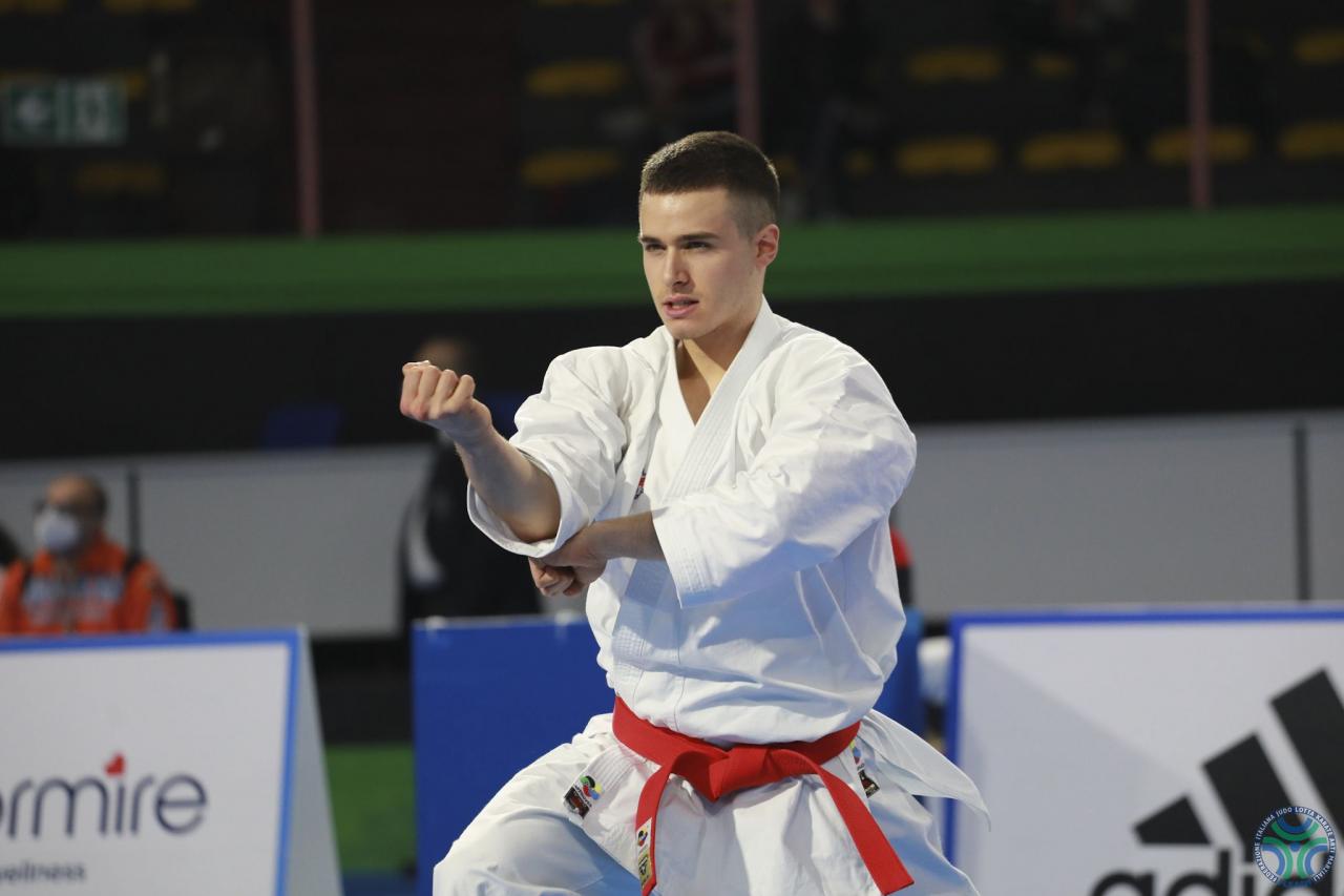 images/karate/large/karate_u21_kata_m_arnone_vs_ghinami__1_1_20220327_1679779004.jpg