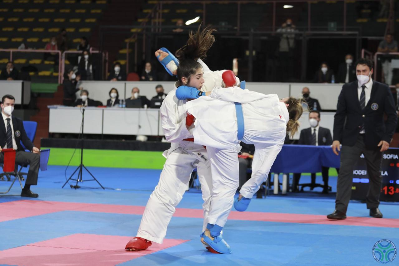 images/karate/large/karate_u21_kumite_f_68kg_rampazzo_vs_bodei__6_1_20220328_1004833007.jpg