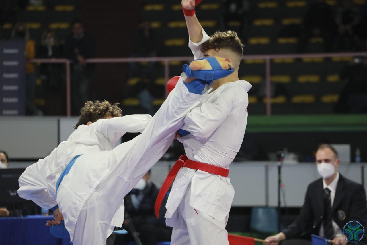 images/karate/large/karate_u21_kumite_m_67kg_di_marco_vs_varriale__7_1_20220327_1331968043.jpg