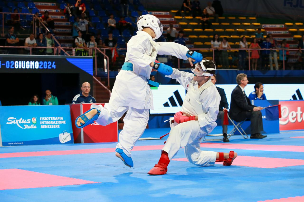 images/karate/large/kumite_esordienti.jpeg