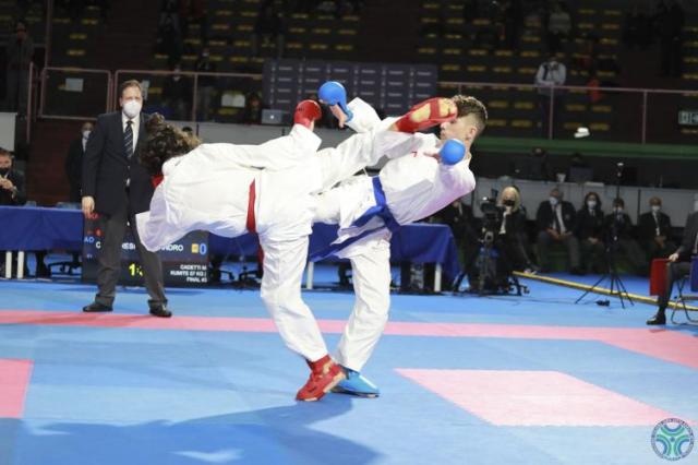 karateka cadetti in azione