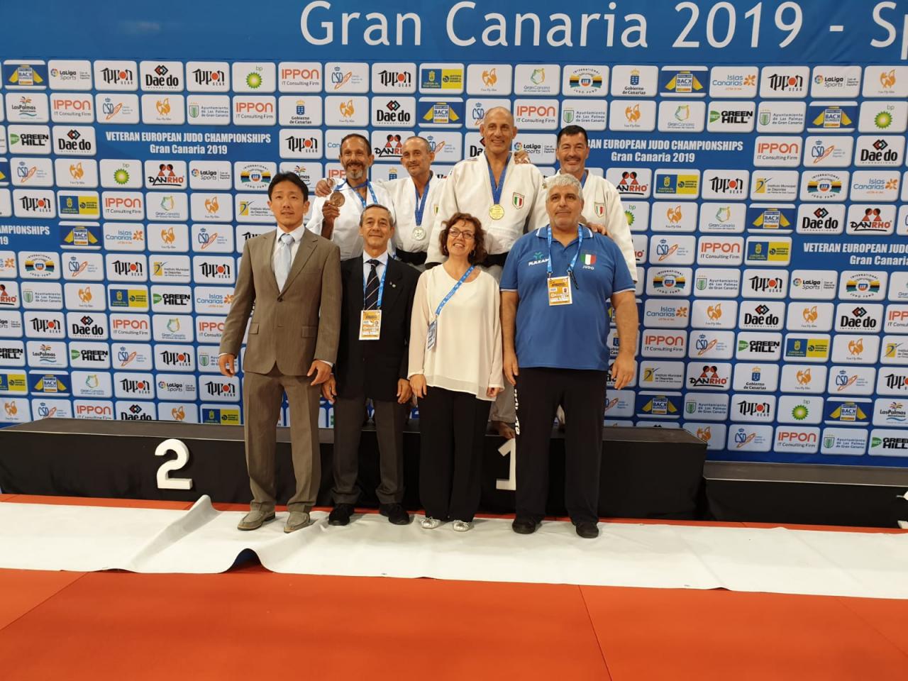 images/large/20190725_LasPalmasD1Medals.jpg