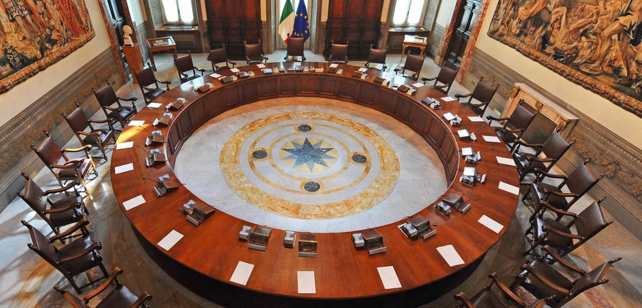 images/large/Sala_del_Consiglio_dei_Ministri_Palazzo_Chigi_Roma.jpg