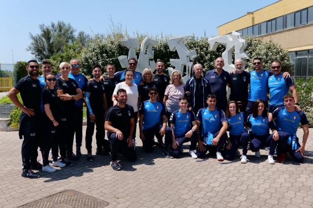 La nazionale italiana di karate lascia il PalaPellicone in direzione delle Olimpiadi di Tokyo