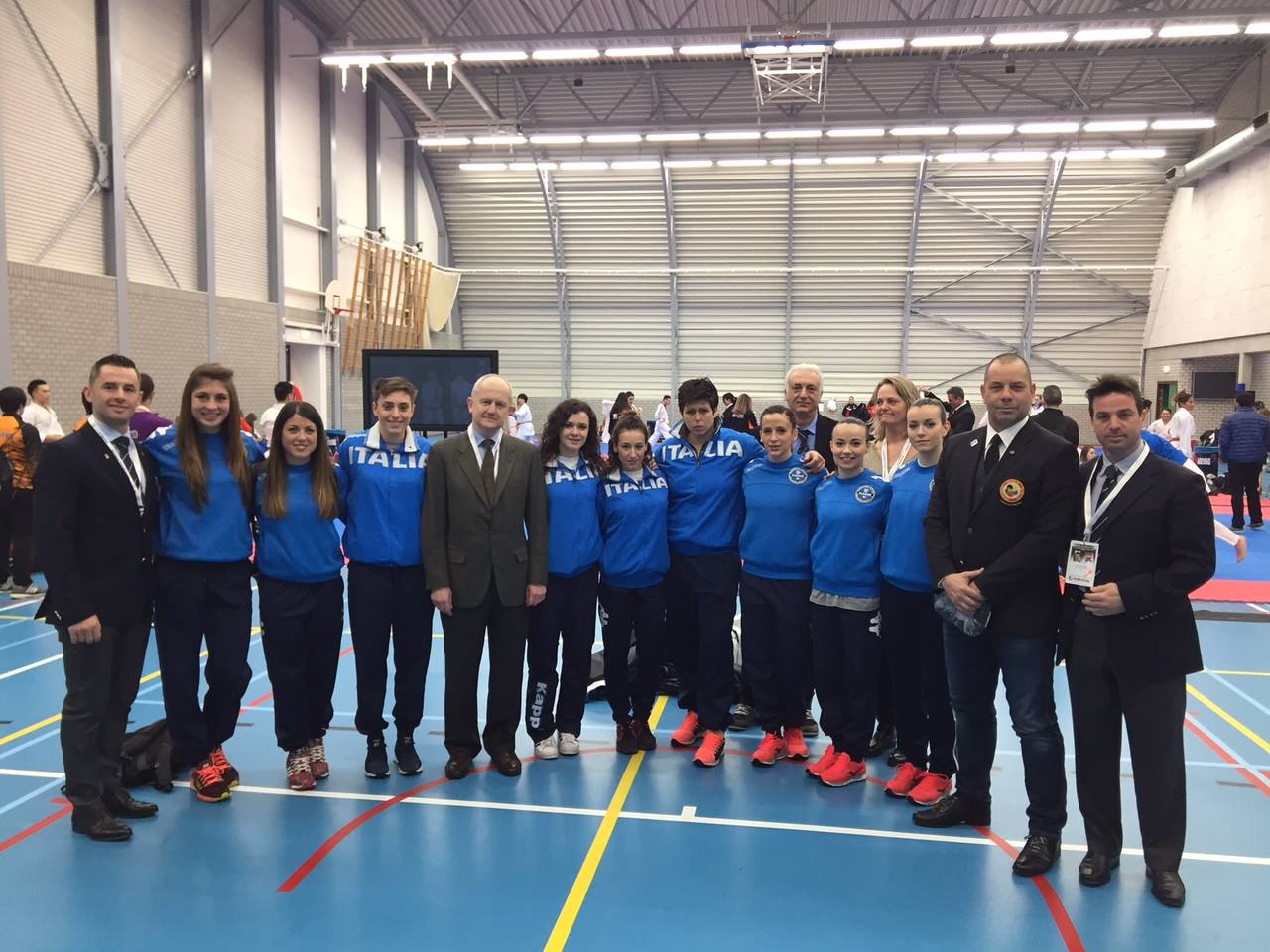 L'Ambasciatore italiano all'Aia premia gli atleti della Nazionale Italiana di Karate 