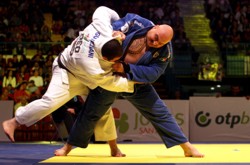 /immagini/Judo/2008/_100KgBianchessi-_GEO_Gujejiani9.JPG