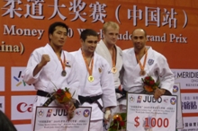 /immagini/Judo/2010/Qingdao_podio_90_kg_rid.JPG