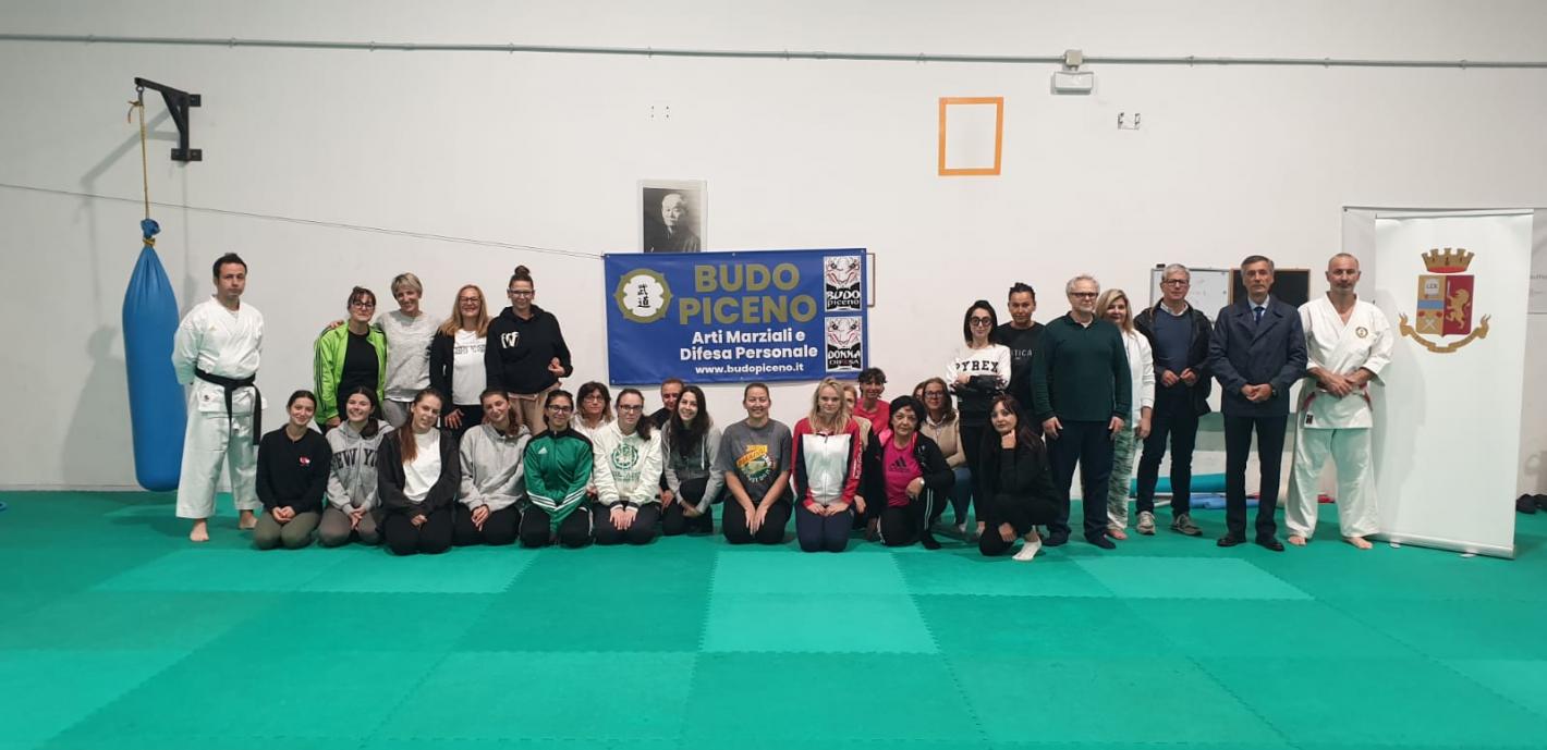 images/marche/Arti_Marziali/MGA/2024/medium/donna_difesa.jpg