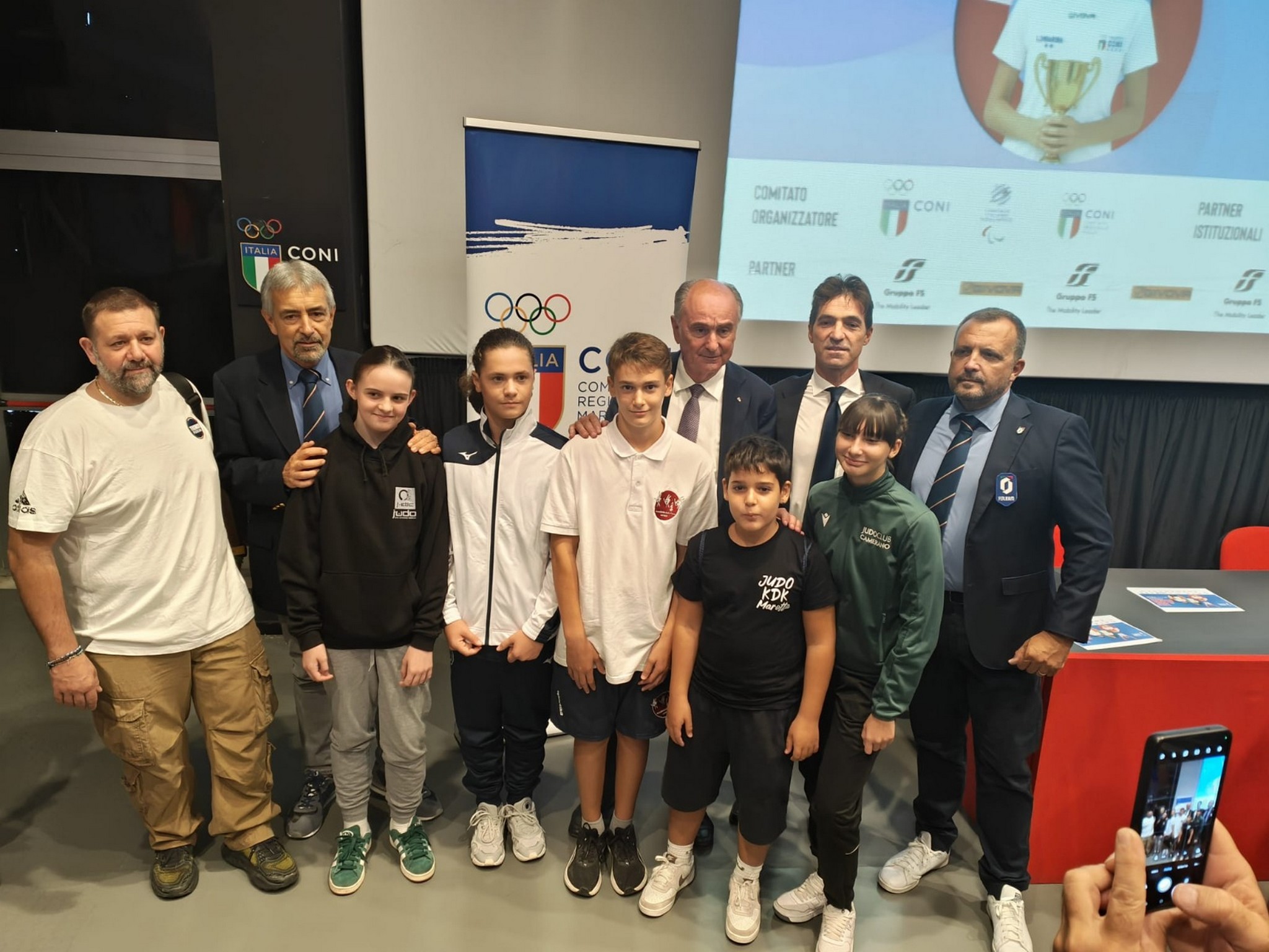 presentazione trofeo coni
