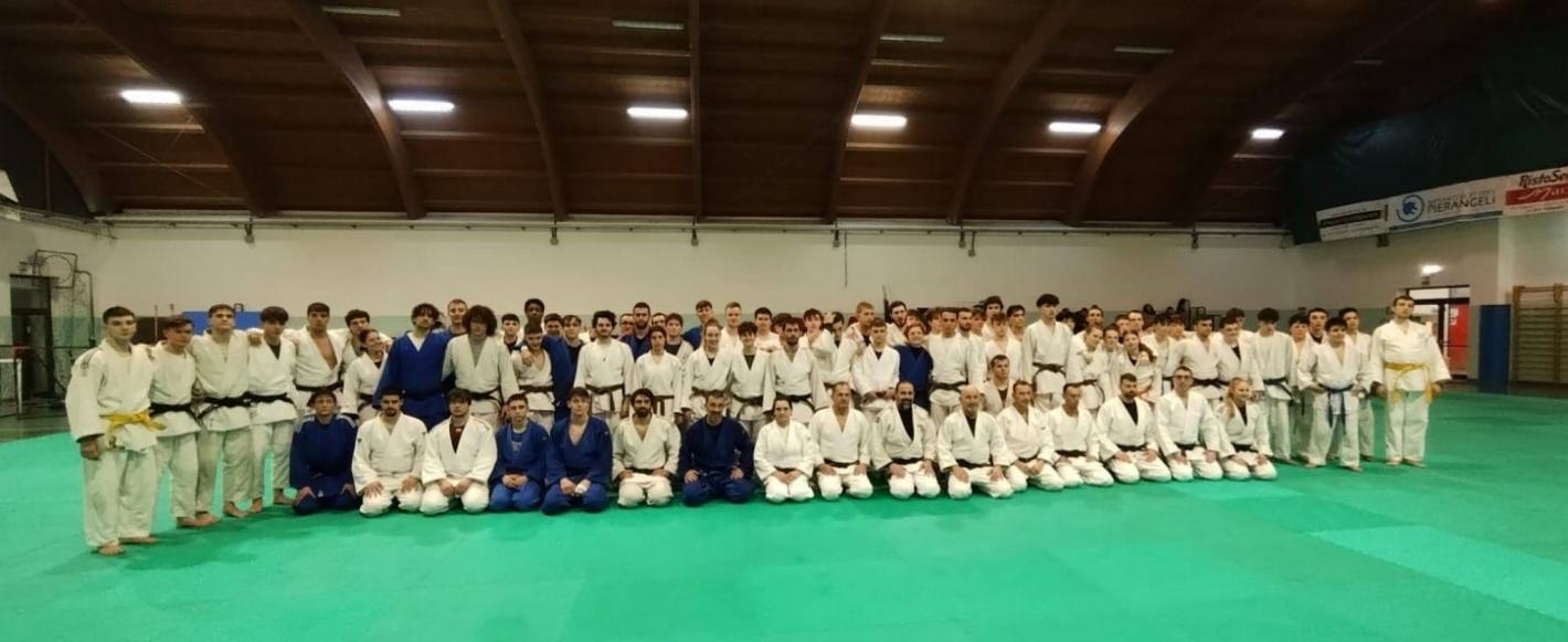 images/marche/Judo/2025/medium/allenamento_ctr_marzo_judo_002.jpg