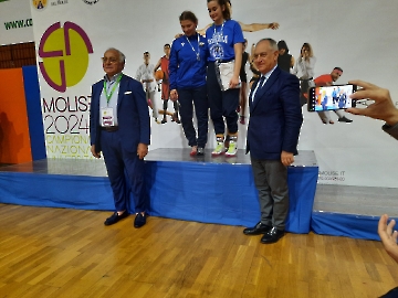 PODIO CON AUTORITA