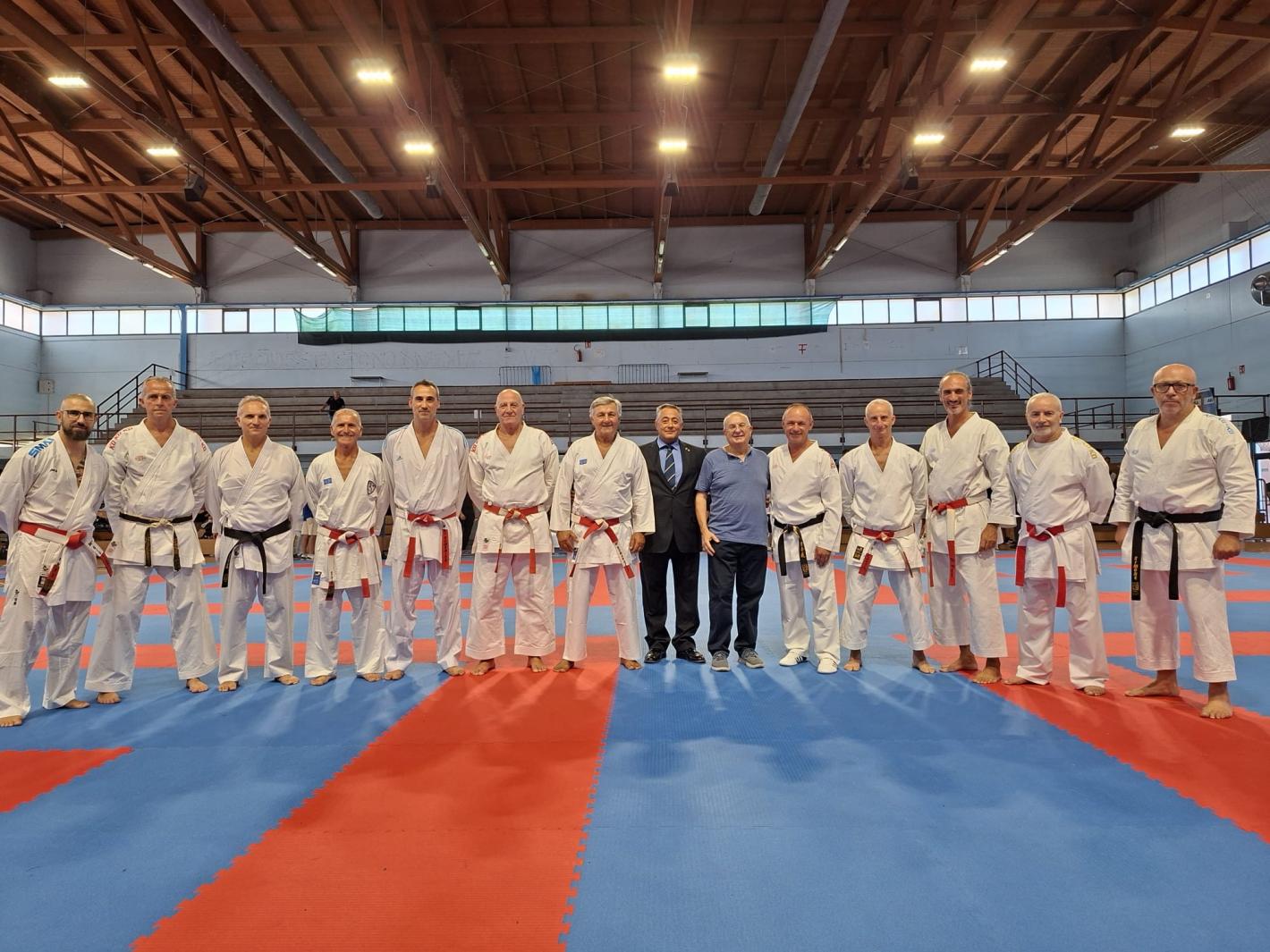images/puglia/karate/papa/medium/dfb81b2c-46c7-446d-9b2d-bf5c4cbf3dcc.jpeg