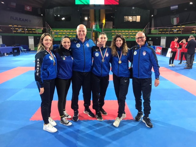 squadra kata femminile over18 oro