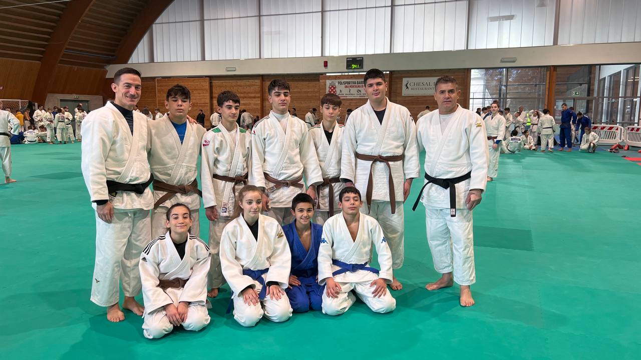 photo 5807798835605522678 y