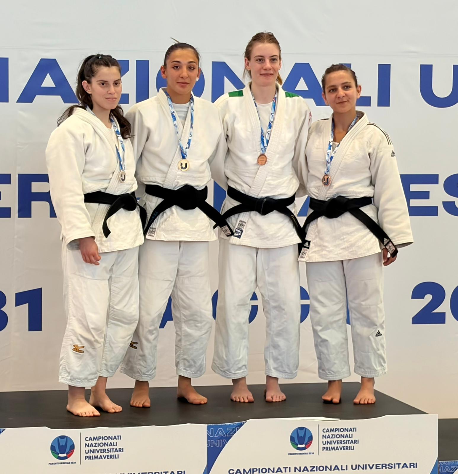 Podio 52 kg.