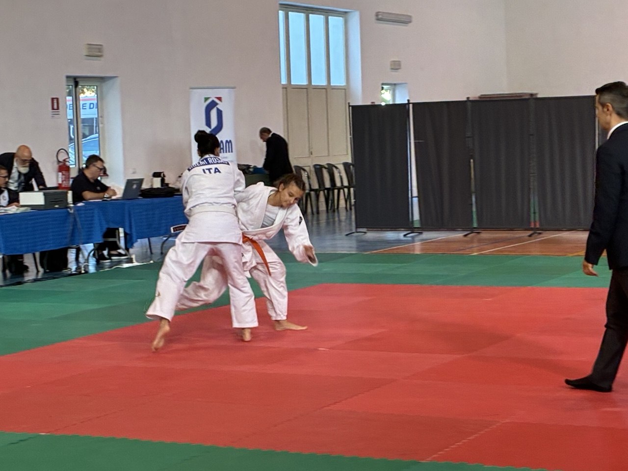 photo 5954005204606848925 y